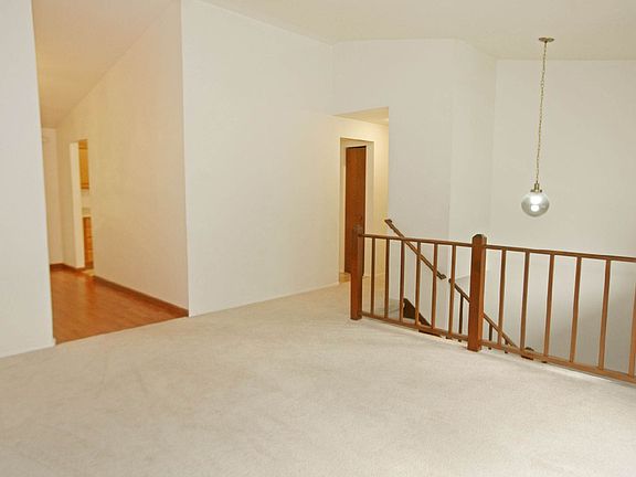 4th image of 7266 Oxford Ct NW