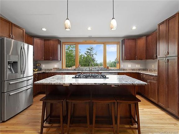 5th image of 19 Rugby Knoll Dr