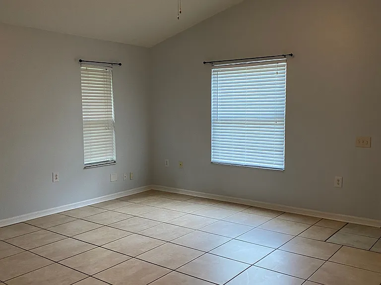 212 S Holmes Blvd — Photo 8