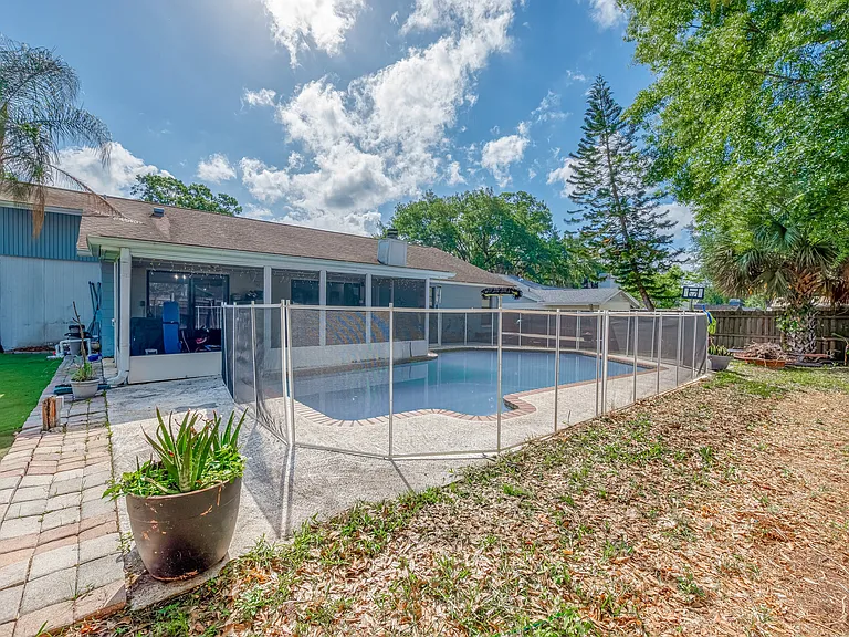 18322 Swan Lake Dr — Photo 7