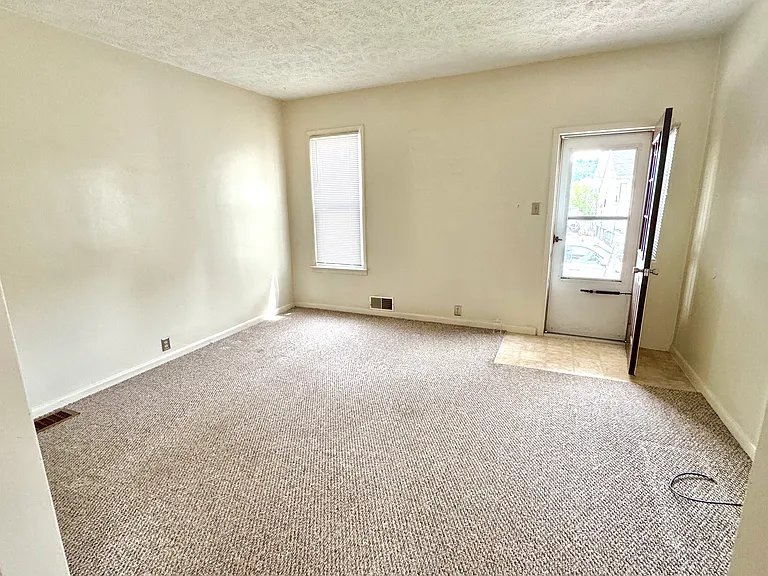 44 Biltmore Ave — Photo 12