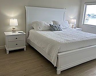 Brand new king size bed and dressers. Huge window with waterviews of the bay