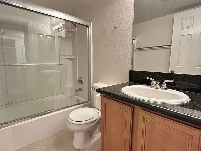 740 W Elm St #235 — Photo 17