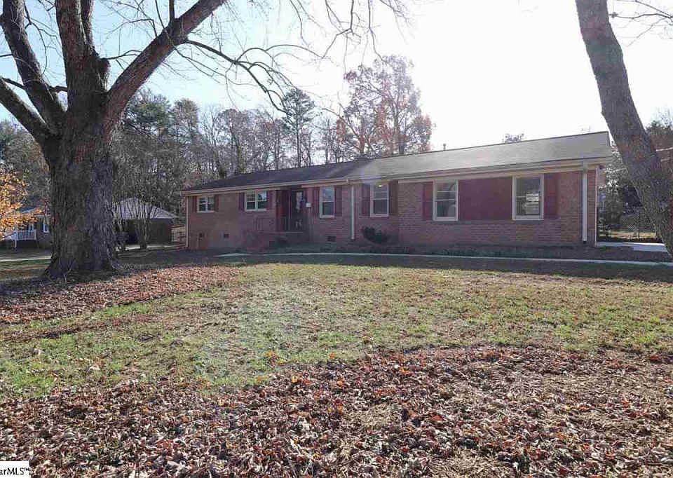 1st image of 18 Fenwick Ln