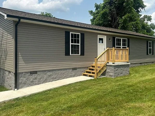 912 W 1st St, Livingston, TN 38570