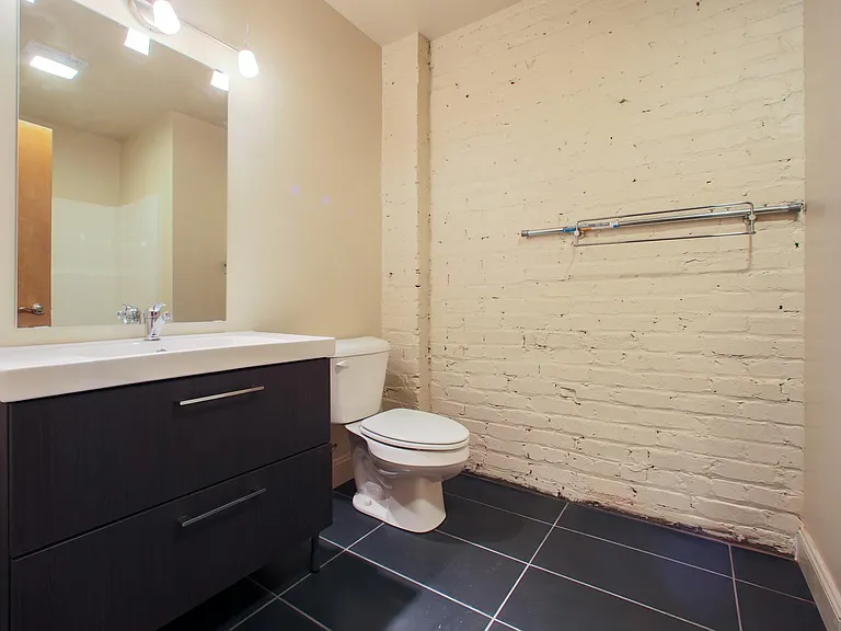 1300 Main St #102 — Photo 12
