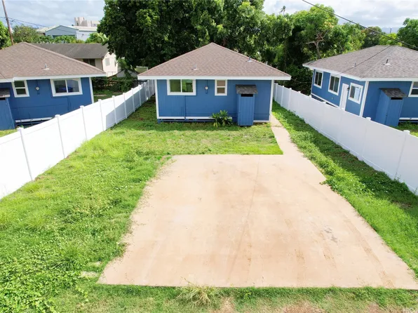 94-111 Pahu St #B, Waipahu, HI 96797
