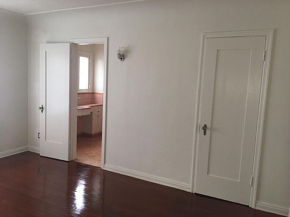 5th image of 3006 W 73rd St