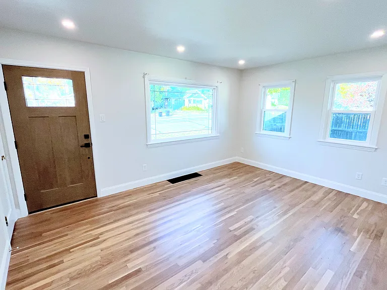917 E Willamette Ave — Photo 9