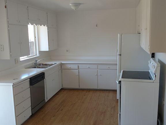4th image of 550 W F St