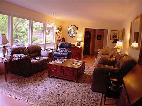 4th image of 1 Padgett Cir