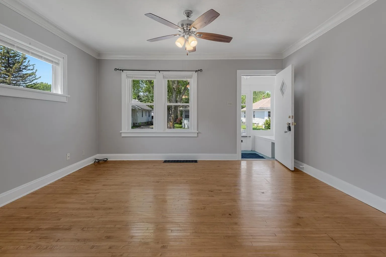 2 bed, 842 sqft, $1,695 — Photo 3