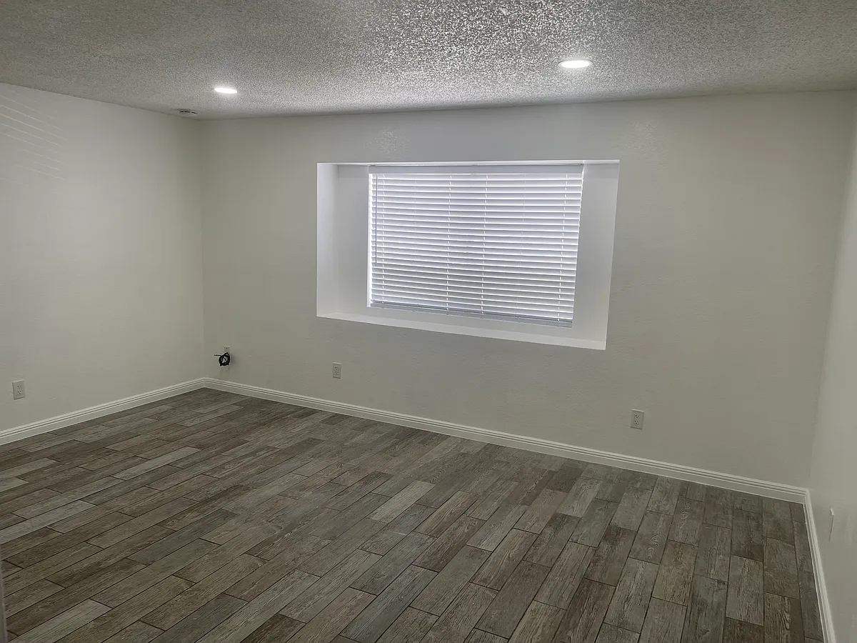 Building Photo - 108 Lincoln Ave #C