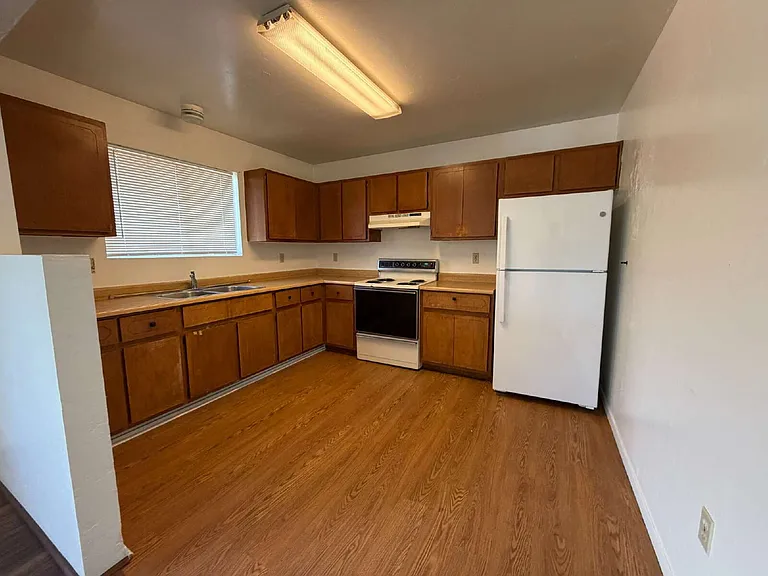410 Madison Ave #C — Photo 3