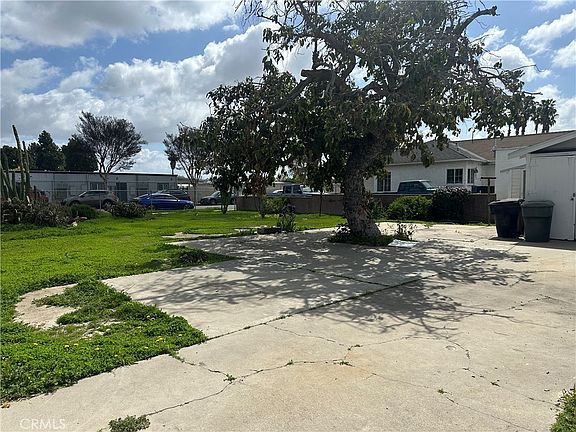 2nd image of 612 W Santa Ana St