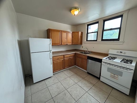 3rd image of 1927 Murray Ave APT 32