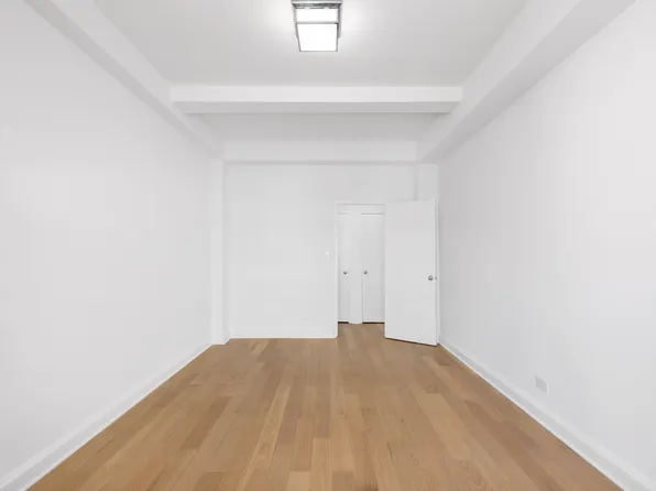 300 East 57th Street image 7 of 13