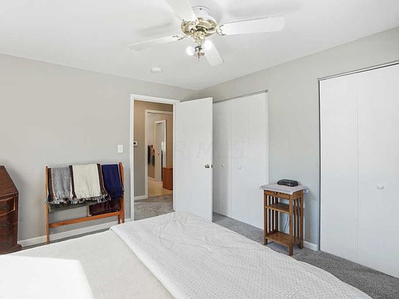 3rd image of 271 S Parkway Dr