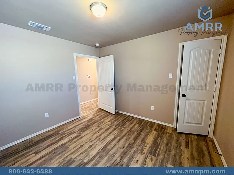 2407 N Ave N — Photo 12