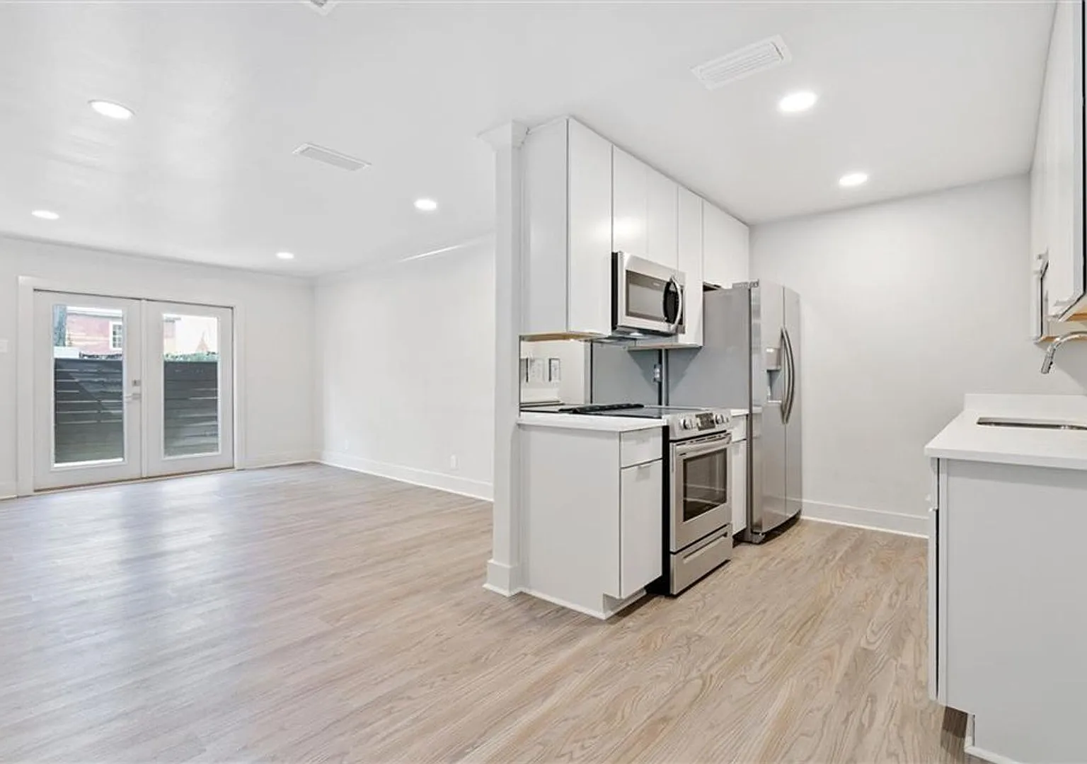 Springhill Oaks Condominiums — Photo 2