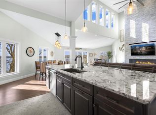 25 Elm Ct, Lake Ozark, MO 65049