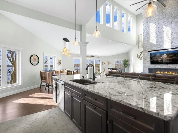 25 Elm Ct, Lake Ozark, MO 65049