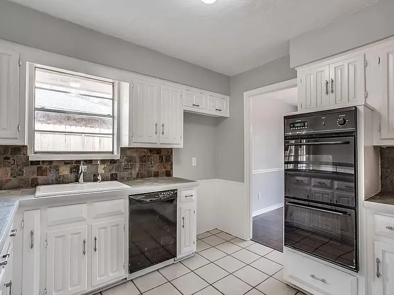 726 Cottonwood Cir — Photo 17