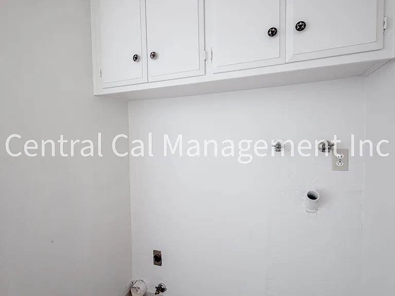 6208 Stine Rd — Photo 7
