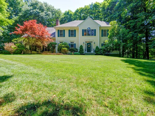 11 Elizabeth Street, Guilford, CT 06437