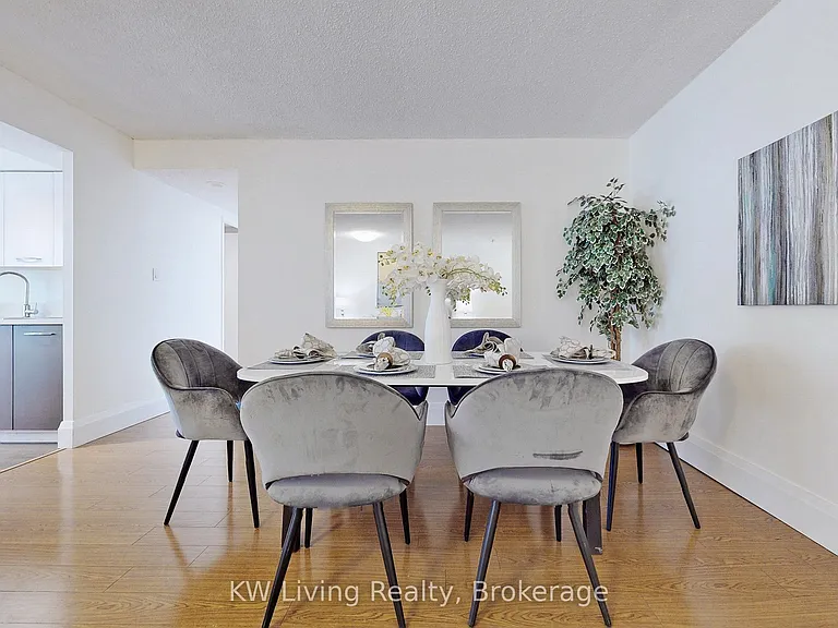 633 Bay St #814 — Photo 15