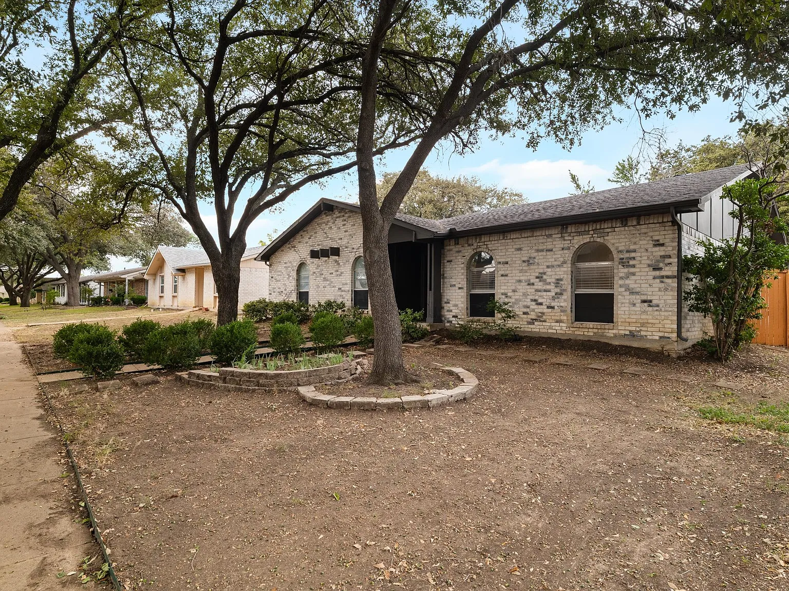 4 bed, 2111 sqft, $2,750 — Photo 2