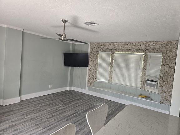 3rd image of 856 SW Rustic Cir