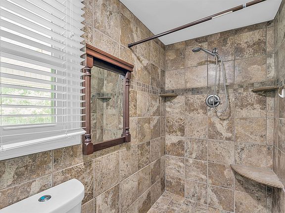 5th image of 213 Nursery Rd