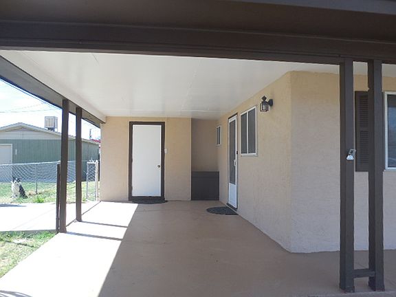 2nd image of 604 Willow Dr