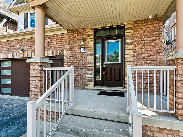15 Learmont Ave #UPPER — Photo 2