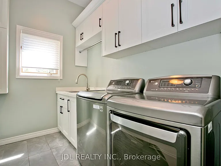 53 Aldershot Cres — Photo 44