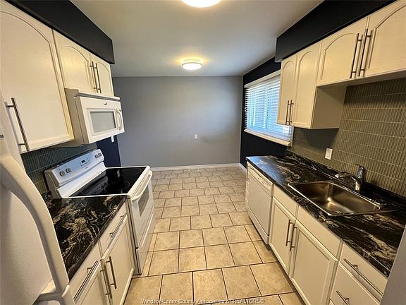 3rd image of 2471 Meadowbrook Ln #5