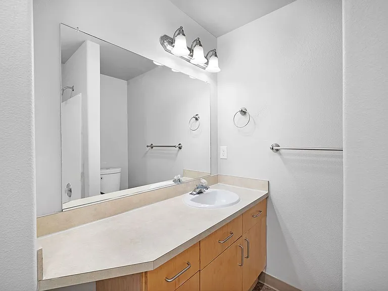 13515 SE Holgate Blvd — Photo 37