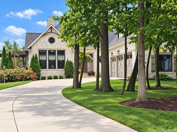 5933 Deer Hollow Rd, Auburn, IN 46706