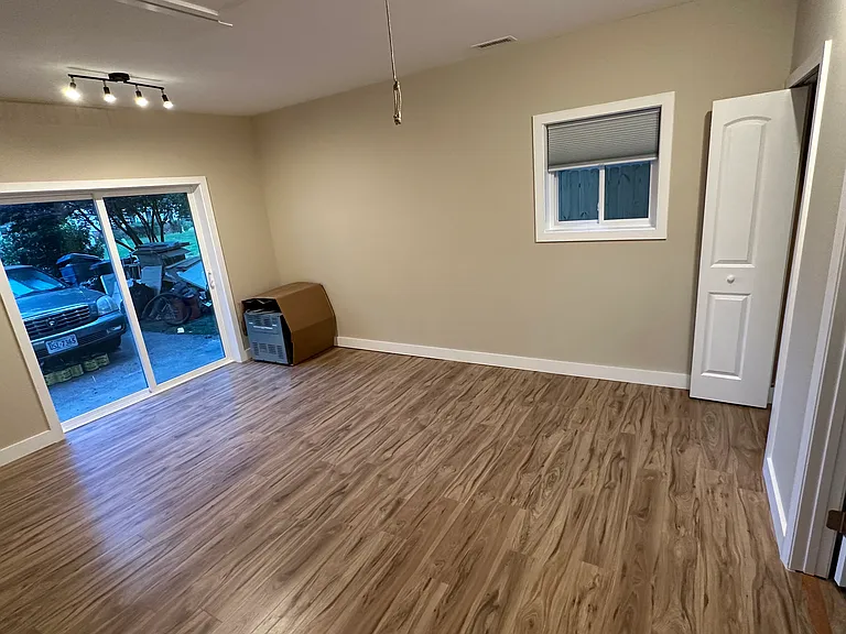 341 Dauphin Ln — Photo 3