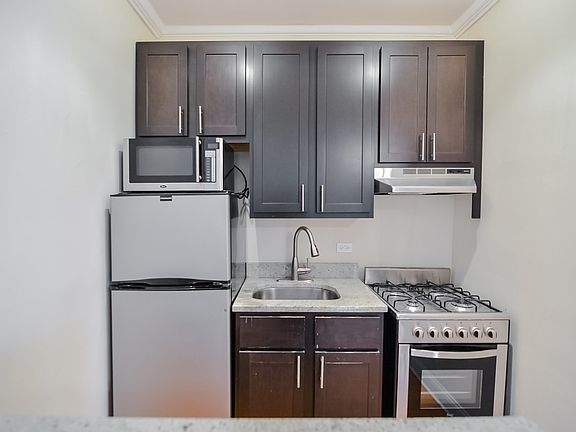 4th image of 4614 N Paulina St APT 404