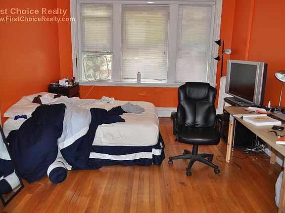 4th image of 98 Strathmore Rd APT 4