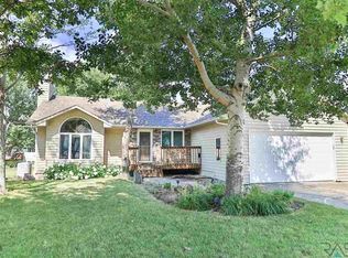 921 S Charlotte Ave, Sioux Falls, SD 57103