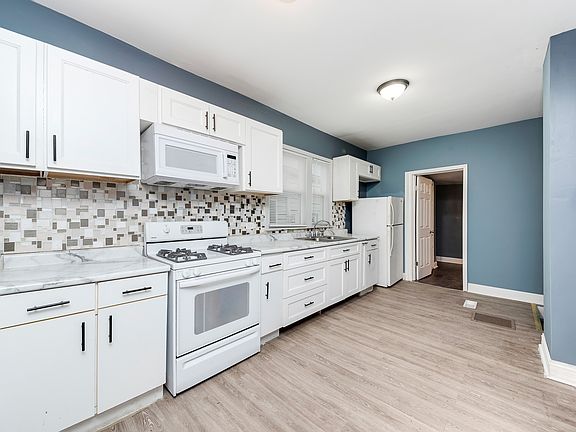 4th image of 8351 S Kerfoot Ave