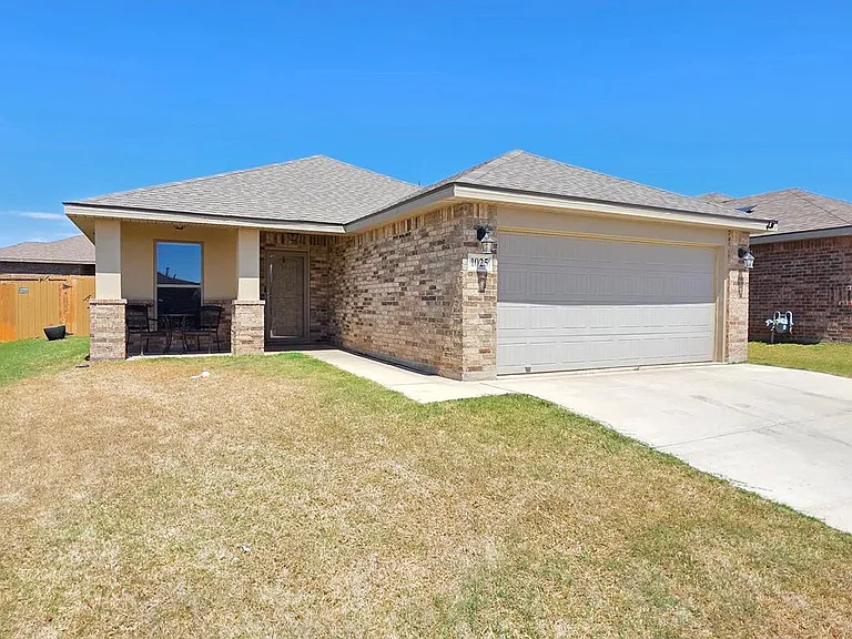 1025 Pine Leaf Pl — Photo 1