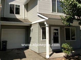 10611 NE Fremont St APT 11, Portland, OR 97220