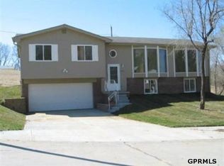 5065 Vernon Cir, Omaha, NE 68104