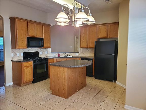 4th image of 15947 Pleasant Green Cir