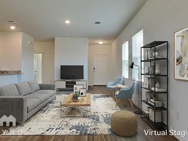 1056 Banyon Tree Ln — Photo 2