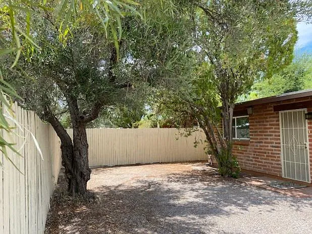 E Blacklidge Dr — Photo 32